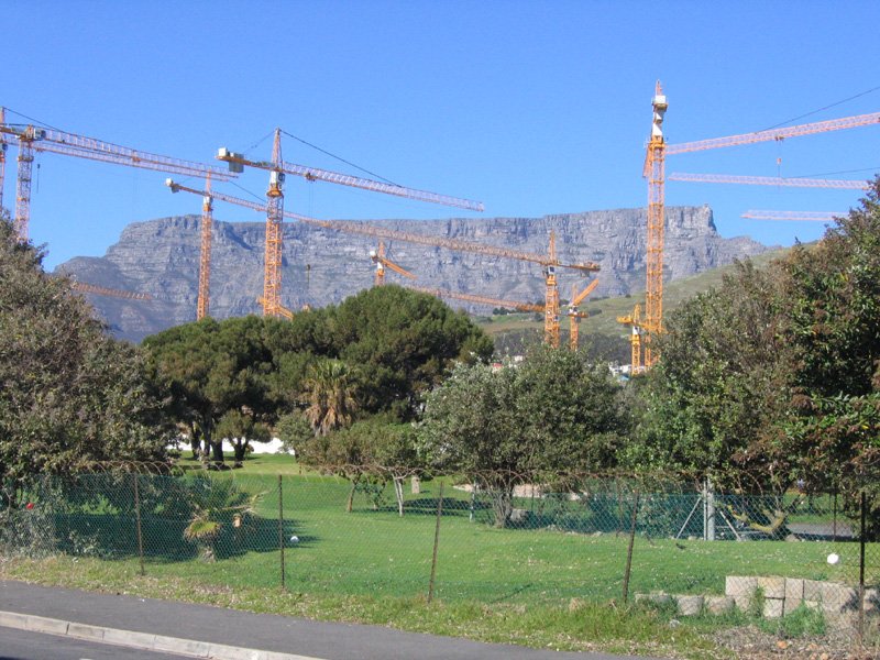 Lauamägi (Table mountain) ja kraanad, Kaplinn (Cape Town)